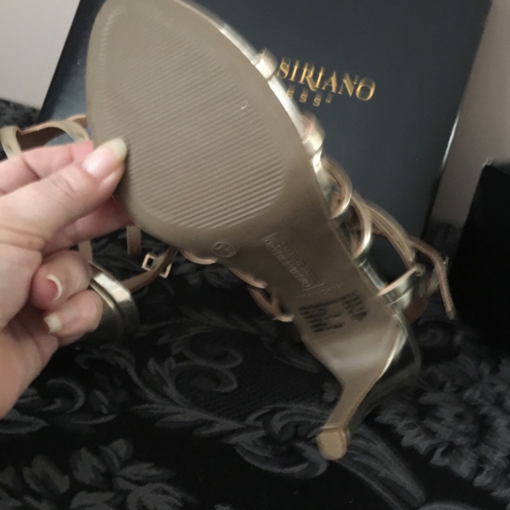 Shoe - Picture 3 of 4